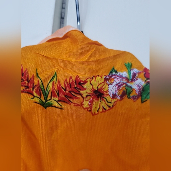 Like new & authentic! Fringed Hawaiian scarf shaw - Picture 2 of 9